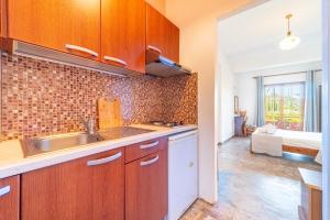 A kitchen or kitchenette at Arianna Studio Ground Floor 4