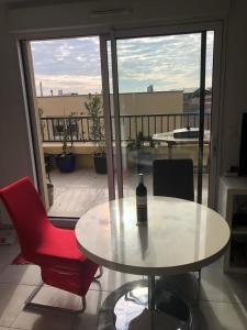 Balkon lub taras w obiekcie Appartement a proximité du centre et de la Plage a Meze