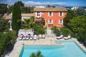 an aerial view of a house with a swimming pool at Bastide Les Cigales in Antibes