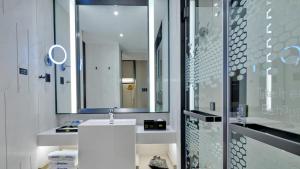 Vannituba majutusasutuses Hampton by Hilton Shenzhen North Station