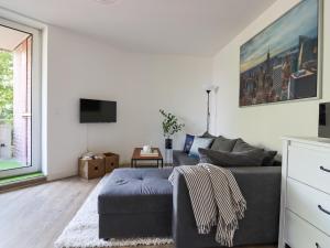 a living room with a couch and a tv at Home by Doni - zentral I Parkplatz I Küche I Balkon in Bielefeld