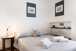 Кровать или кровати в номере Romantic balcony Valsolda