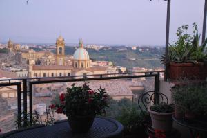 Nespecifikovaný výhled na destinaci Caltagirone nebo výhled na město při pohledu z bed and breakfast