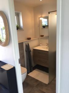 Ένα μπάνιο στο Casa Uno North - Nice appartement for two with sea view