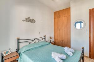 Gallery image of Lovely Apartment With Shared Pool in Aspro Chorio Paros +16 photos