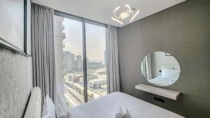 Postel nebo postele na pokoji v ubytování STAY BY LATINEM Luxury 1BR Holiday Home CVR A1410 near Burj Khalifa + 8 fotografií