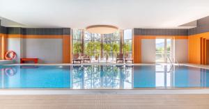 a swimming pool in a hotel room with a large pool at Hotel Krynica Conference & SPA in Krynica Zdrój