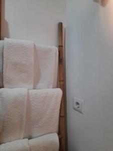 a group of towels hanging on a towel rack in a room at Grandma villa in Pataias