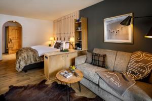 Postel nebo postele na pokoji v ubytování Hotel Piz Buin Klosters