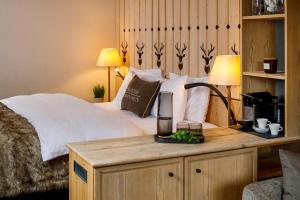 Postel nebo postele na pokoji v ubytování Hotel Piz Buin Klosters