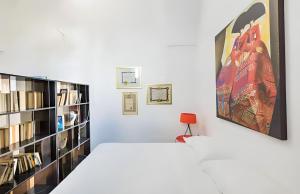 a bedroom with a bed and a book shelf at Ostuni 10min dal Mare - Dimora Luxury con Terrazza in Ostuni