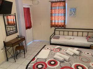 Postel nebo postele na pokoji v ubytování Polyxenis Rooms