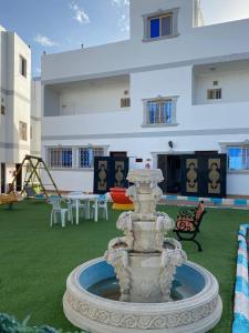 a fountain in the middle of a yard with a playground at منتجع أرين للوحدات السكنية in Al Hada