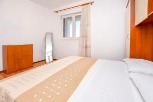 Postel nebo postele na pokoji v ubytování Apartments Mirta