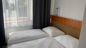 Säng eller sängar i ett rum på Aparthotel Slezák