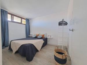 a bedroom with a bed and a glass shower at Apartamento en Playa San Marcos in Icod de los Vinos
