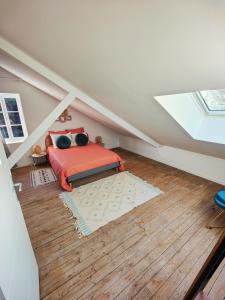 a bedroom with a bed in a attic at La maison du bien-être 