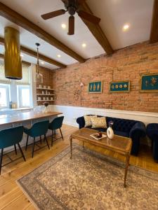 a living room with a couch and a table at Apartments PSD - Anny Łajming 2C in Słupsk