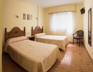 Posteľ alebo postele v izbe v ubytovaní Hostal O Camouco
