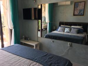 En eller flere senger på et rom på Sunny apartment Lavanda Golden Sands 1st line
