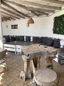 a living room with a wooden table and a couch at Appartement Cosy Tout Confort PARKING AC WIFI LINEN INCLUDED pool access extra in Canet-en-Roussillon