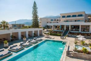 Bazén v ubytování Hotel Matheo Villas & Suites nebo v jeho okolí