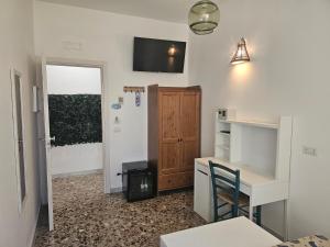 TV a/nebo společenská místnost v ubytování A Polignano Rooms