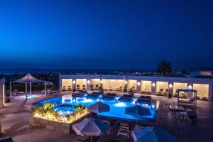 Bazén v ubytování Hotel Matheo Villas & Suites nebo v jeho okolí