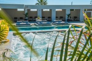 Bazén v ubytování Hotel Matheo Villas & Suites nebo v jeho okolí