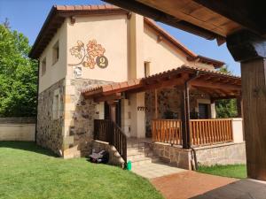 Casa con porche y terraza en Los Robles I, en Sotillo del Rincón