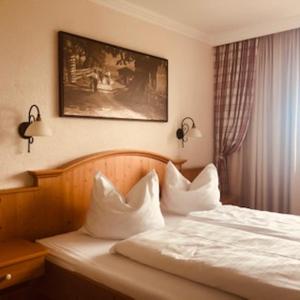Łóżko lub łóżka w pokoju w obiekcie Gasthof und Hotel Rieder GmbH