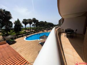 Bazén v ubytování Modern apartment in front of the Mediterranean nebo v jeho okolí