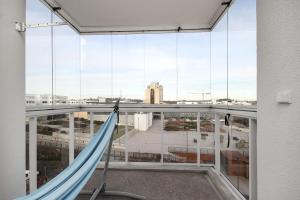 a room with a large window with a hammock on a building at Kotimaailma - Iso ja valoisa kaksio, Espoon Keskustassa in Espoo +1 photo