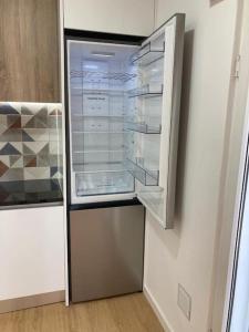 a refrigerator with its door open in a kitchen at Apartamento Renovado no Centro da Cidade - Casa4 in Coimbra