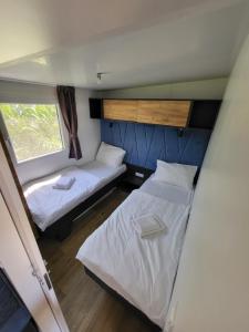 a small room with two beds and a window at Terra Park SpiritoS - Luxury mobile house Ina in Kolan