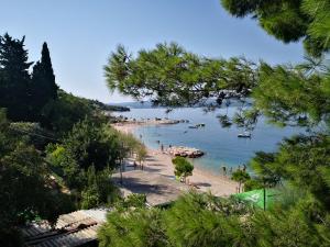 a view of a beach with people in the water at Guest house Irena in Omiš