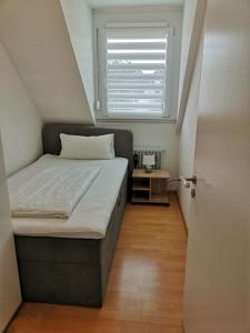 Ein Bett oder Betten in einem Zimmer der Unterkunft Tuniberg Restaurant Hotel