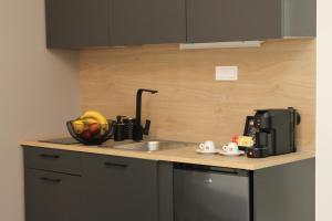 A cozinha ou cozinha compacta de UrbanBay Hotel & Spa