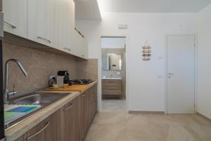 Cucina o angolo cottura di Apt Giulia a due passi dal mare