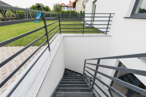 Balkón alebo terasa v ubytovaní Underground Apartment in a Lux Holiday House Posejdon by Renters Prestige + 37 fotografií