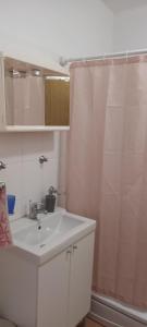 Ванна кімната в Small Grebaville