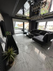 Гостиная зона в Luxury penthouse Sukušan