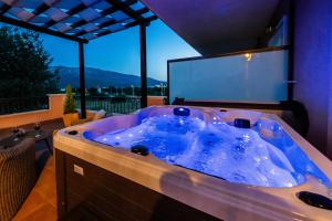 Afbeelding uit fotogalerij van San Mihael luxury rooms 1 in Dugopolje +23 foto's