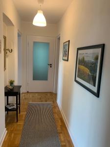 a hallway with a black and white rug and a door at Stadtperle Sundern in Sundern