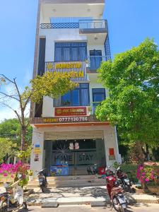 a building with motorcycles parked in front of it at MyTran Homestay-HauLoan in Quy Nhon