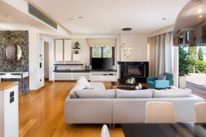 Gallery image of Villa Nera in Mantoúkion +44 photos