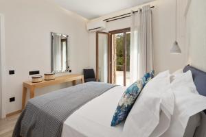 Ένα ή περισσότερα κρεβάτια σε δωμάτιο στο Villa Nera +44 φωτογραφίες