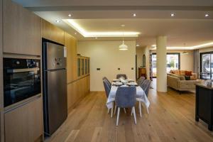 Køkken eller tekøkken på Merkezde Muhteşem Havuzlu Villa