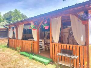 Κήπος έξω από το Каравана Summer time