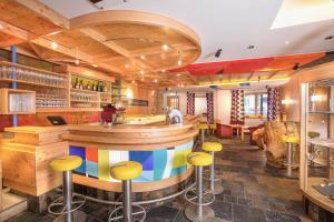 Restauracja lub miejsce do jedzenia w obiekcie Hotel Glemmtalerhof